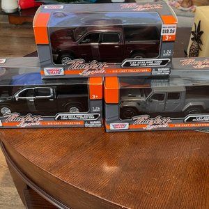 Bundle  of 4 cars(see pictures 1 & 2). 3 trucks scale 1:24 and  pick up dodge1:3
